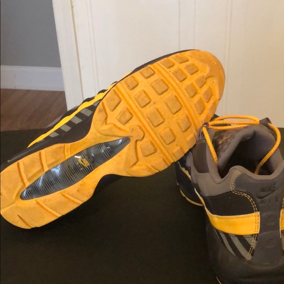 Men’s Nike Airmax - Picture 3 of 3